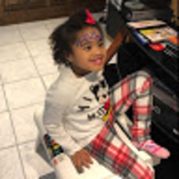 Meet your Posher, Courtney - Picture 1 of 1